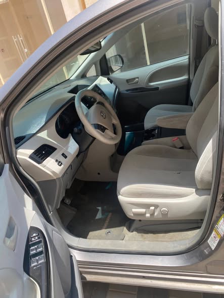 تويتا سينا 2014 - صورة 1