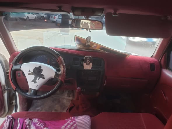 تويوتا هايلوكس 2004 - صورة 1