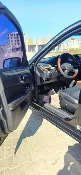 مرسيدس بنز E300 2011 - صورة 4