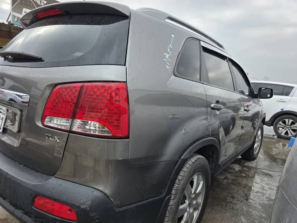 كيا سيرنتو 2010 - صورة 4