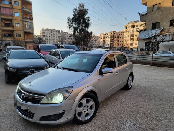 أوبل استرا 2008 - صورة 1