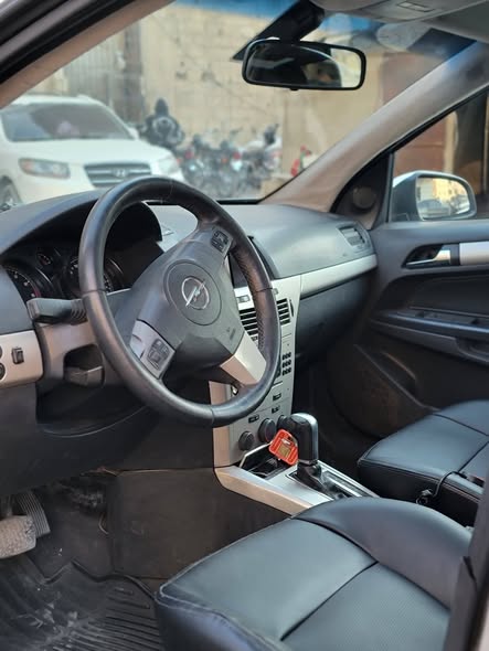 أوبل استرا 2008 - صورة 2