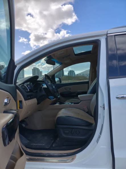 كيا سيدونا 2015 - صورة 3