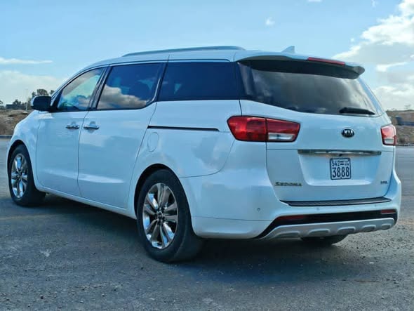 كيا سيدونا 2015 - صورة 4