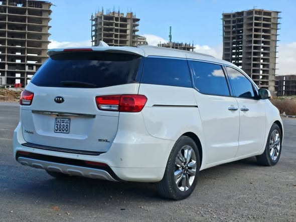 كيا سيدونا 2015 - صورة 5