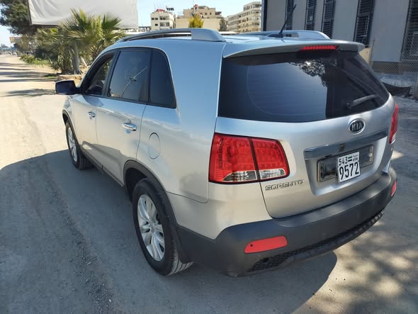 كيا سيرانتو 2011 - صورة 4