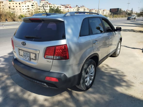 كيا سيرانتو 2011 - صورة 5