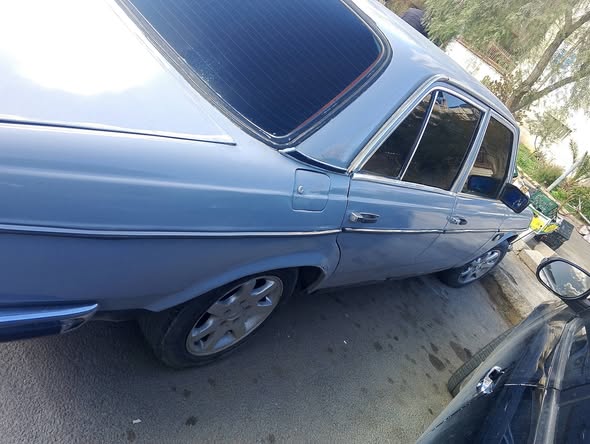 مرسيدس 280 1976 - صورة 1