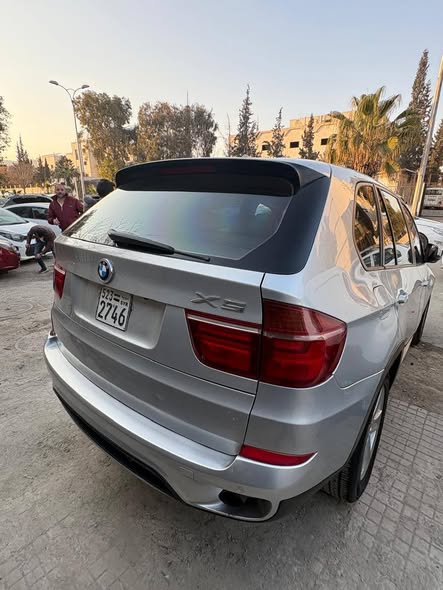 بي ام اكس فايف 2011 - صورة 3