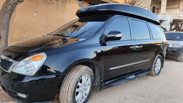 كيا كرنفال 2012 - صورة 1