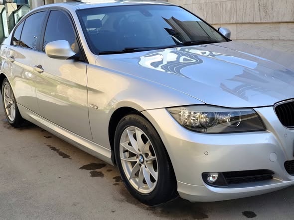 بي ام دبليو 320i 2011 - صورة 1