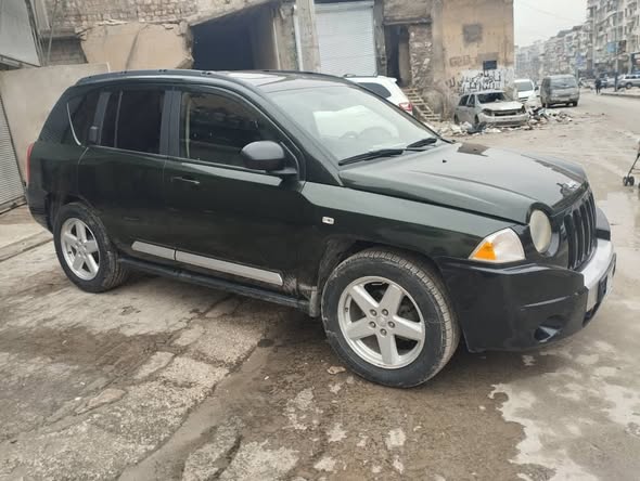 جيب شيروكي 2010 - صورة 1