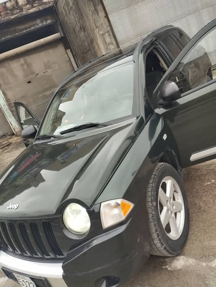 جيب شيروكي 2010 - صورة 5