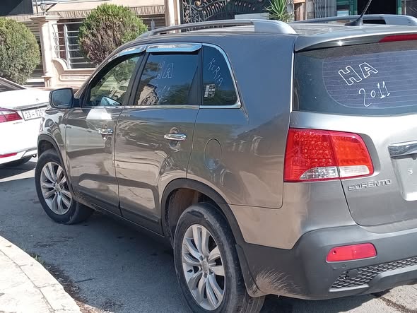 كيا سورينتو 2011 - صورة 3