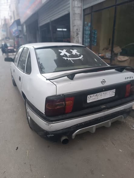 اوبل فيكترا 1995 - صورة 2