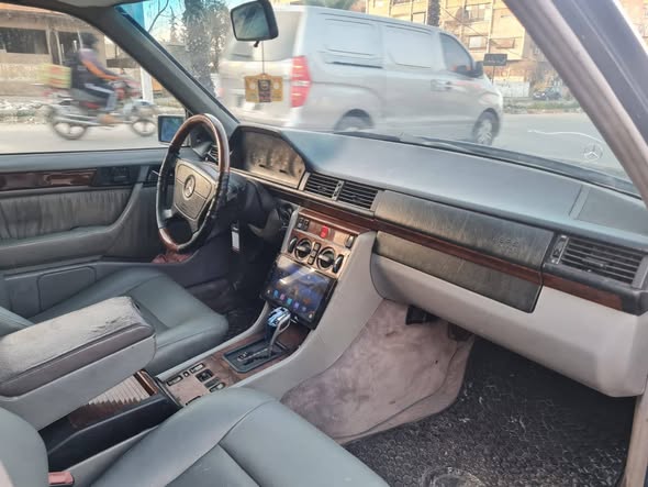 مرسيدس E300 1986 - صورة 4