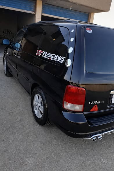 كيا كرنفال 2004 - صورة 1