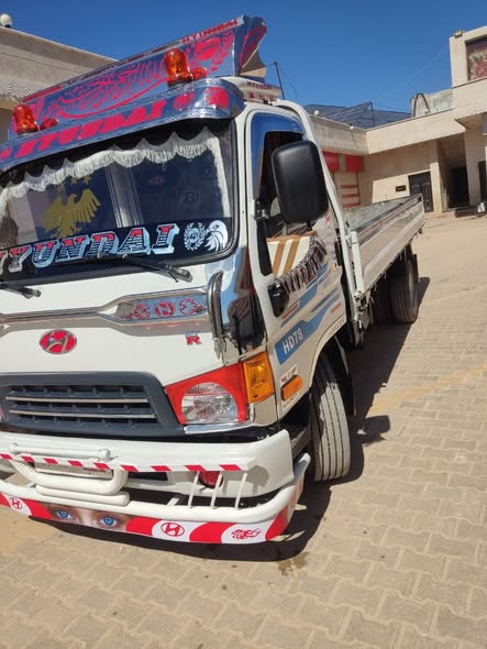 هيوانداي اكتروس 2001 - صورة 2