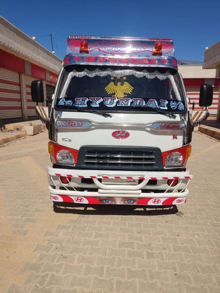 هيوانداي اكتروس 2001 - صورة 3