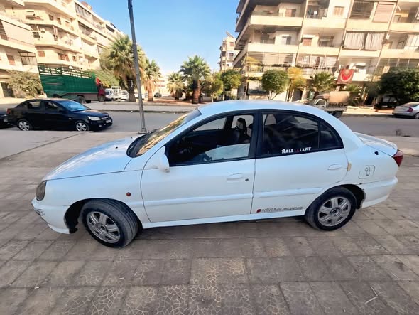 كيا ريو 2002 - صورة 3
