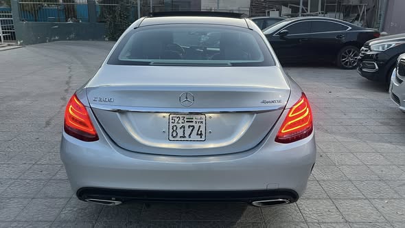 مرسيدس بنز C300 2015 - صورة 4