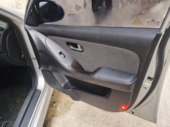 هيونداي افانتي 2011 - صورة 2