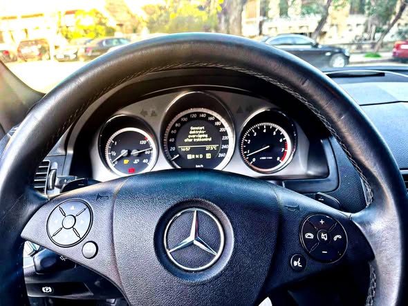 مرسيدس C-Class 2011 - صورة 2