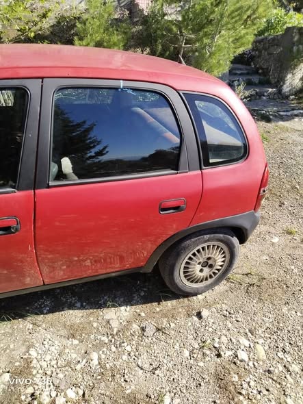 أوبل كورسا 1994 - صورة 1