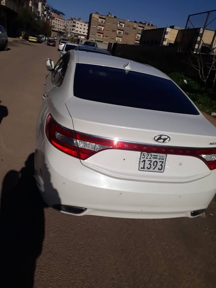 هيونداي أزيرا 2012 - صورة 2