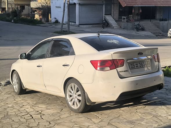 كيا فورتي 2011 - صورة 3