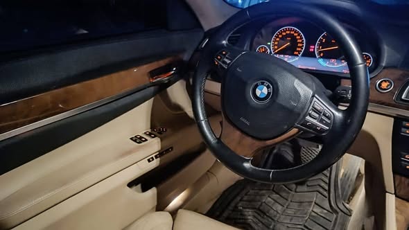 بي إم دبليو 740Li 2012 - صورة 3