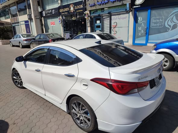Hyundai Elantra 2011 - صورة 4