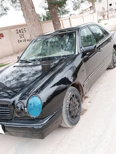 مرسيدس نملة 2000 - صورة 1