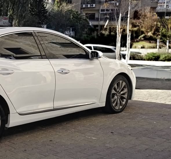 هيونداي ازيرا 2012 - صورة 4