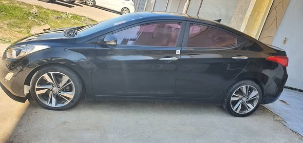 هيونداي افانتي 2012 - صورة 3