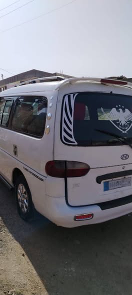 هيونداي ستاريكس 2004 - صورة 2