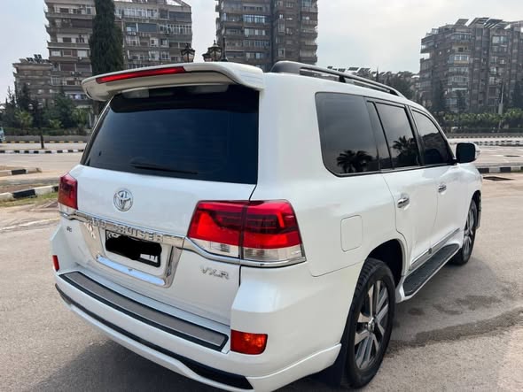 تويوتا لاند كروزر 2010 - صورة 3