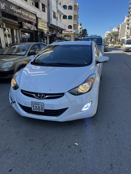 هيونداي افانتي 2012 - صورة 1