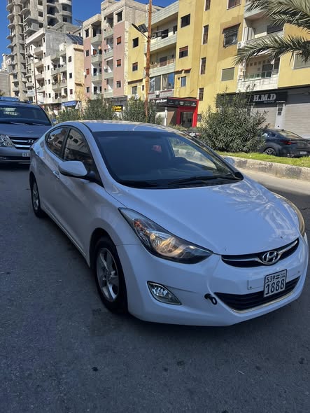 هيونداي افانتي 2012 - صورة 2