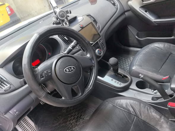 كيا فورتي 2010 - صورة 3