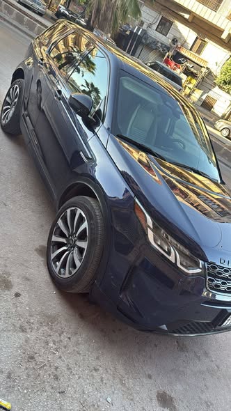 رنج روفر ديسكفري 2023 - صورة 1