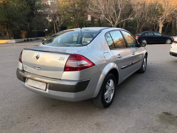 رينو ميغان 2005 - صورة 3