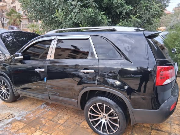 كيا سورنتو 2009 - صورة 2