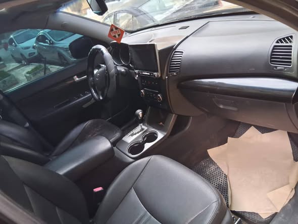 كيا سورنتو 2009 - صورة 4