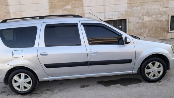 رينو لوغان بريستيج ستيشن 2010 - صورة 1