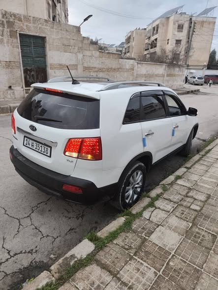 كيا سيرانتو 2010 - صورة 3