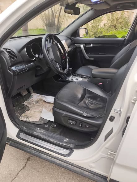 كيا سيرانتو 2010 - صورة 4