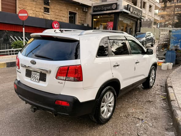 كيا سورينتو 2011 - صورة 1