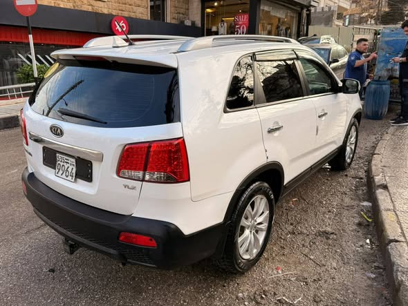 كيا سورينتو 2011 - صورة 2