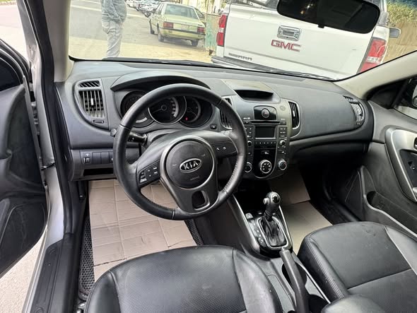 كيا فورتي 2011 - صورة 5